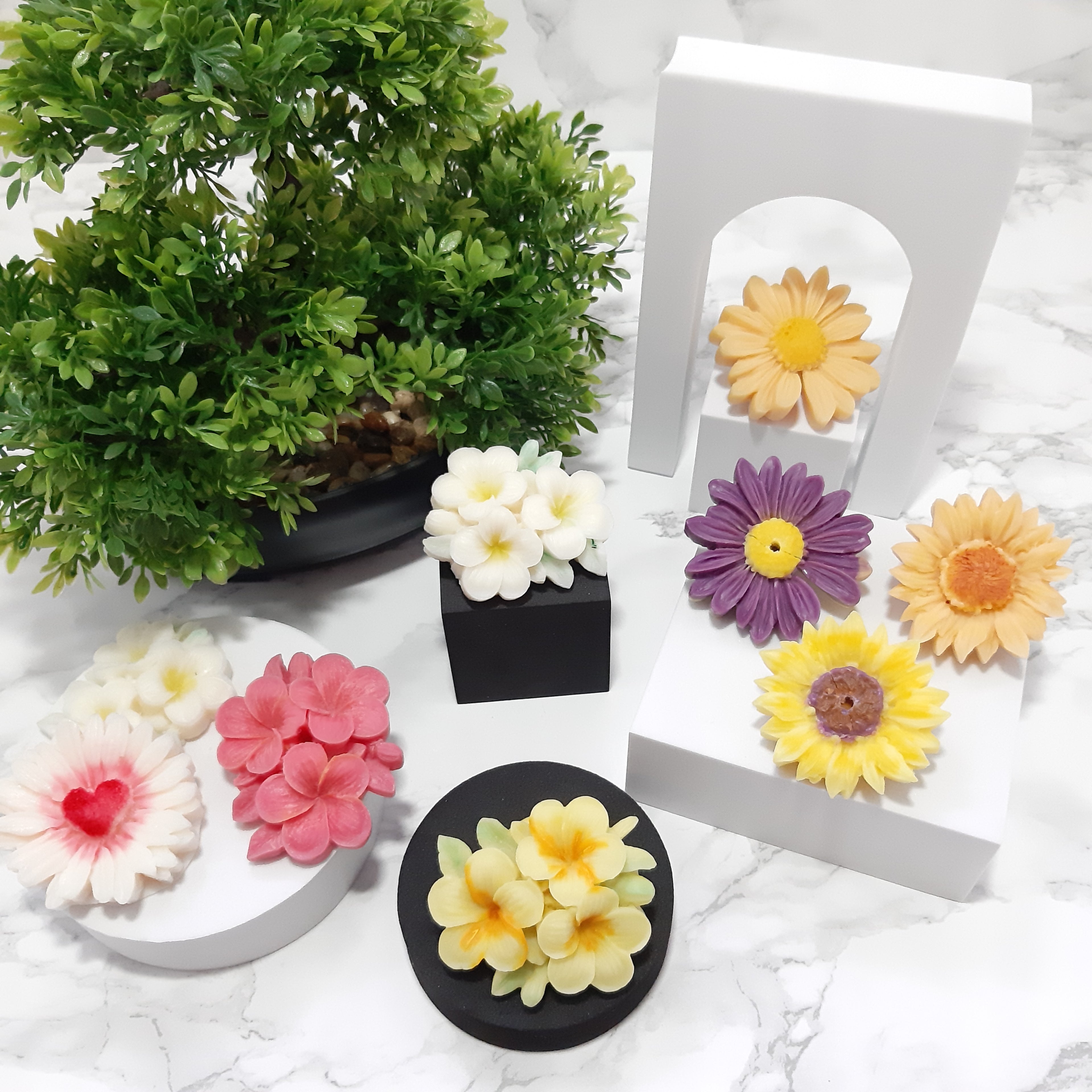 170g Scented Candle with Embed Flower