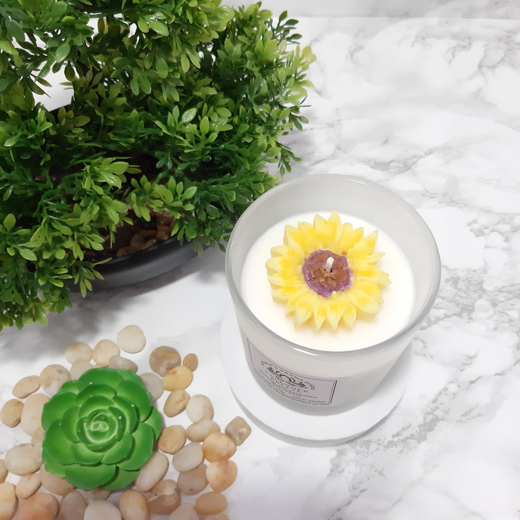 170g Scented Candle with Embed Flower